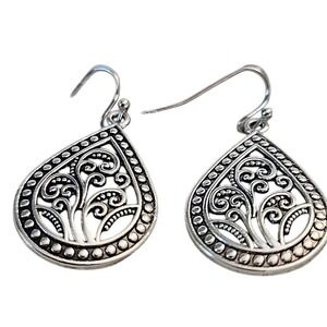 NWOT‎ Silver Teardrop Earrings